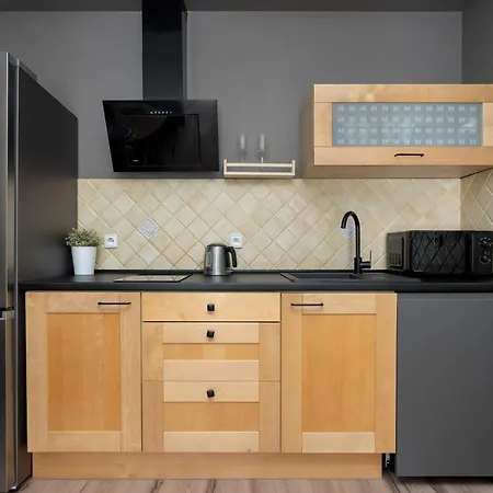 A Comfortable Near The Market Square By Renters Διαμέρισμα