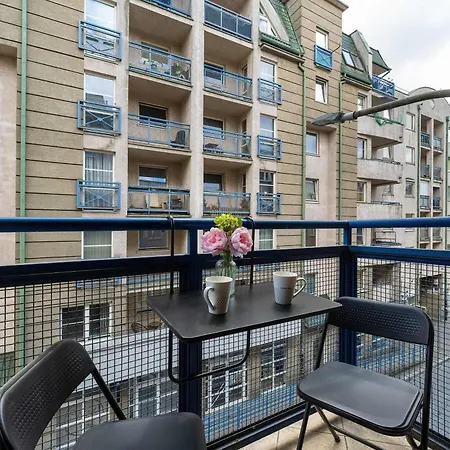 A Comfortable Near The Market Square By Renters Διαμέρισμα