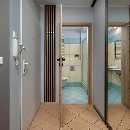 A Comfortable Near The Market Square By Renters Διαμέρισμα