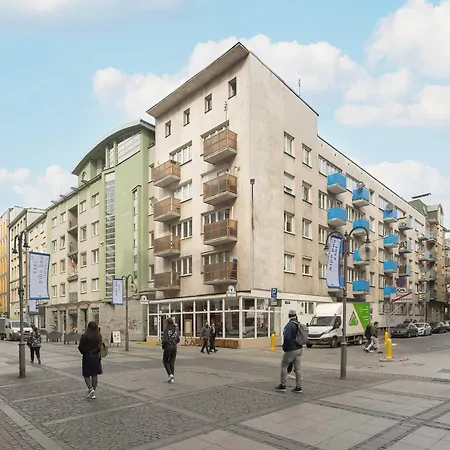 A Comfortable Near The Market Square By Renters Διαμέρισμα